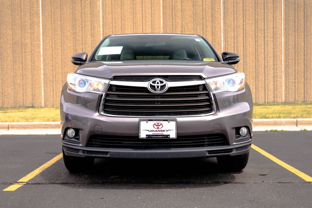 Used 2016 Toyota Highlander Plus AWD/4WD image 3