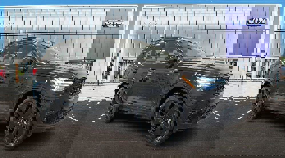 New 2026 Volvo XC40 B5 Ultra w/ Protection Package Premier