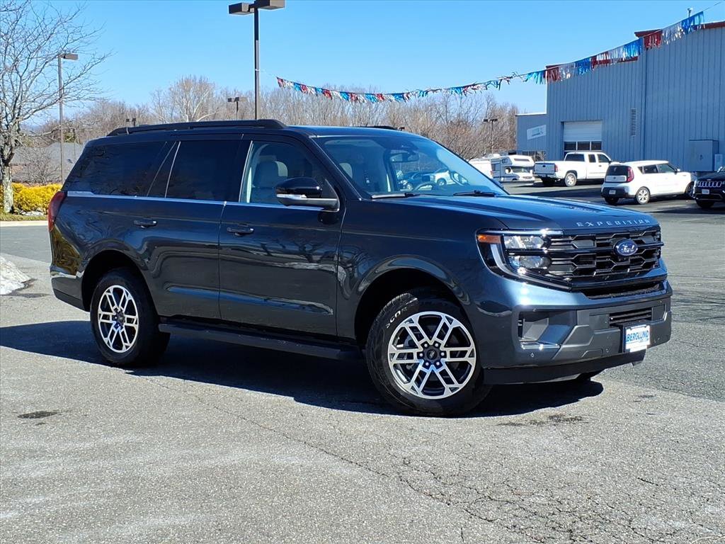New 2026 Ford Expedition Active image 2