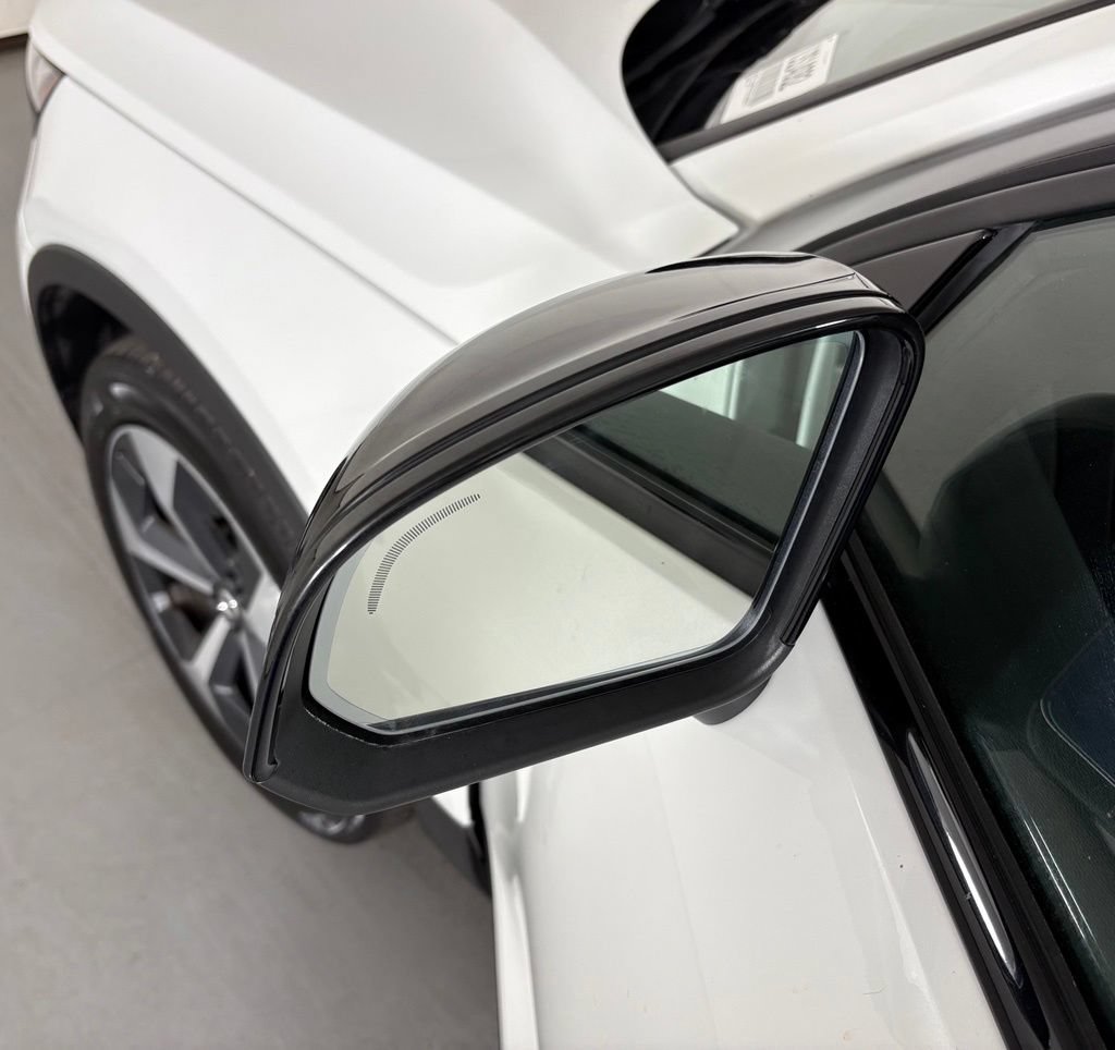Used 2026 Volvo XC40 B5 Plus AWD/4WD image 13