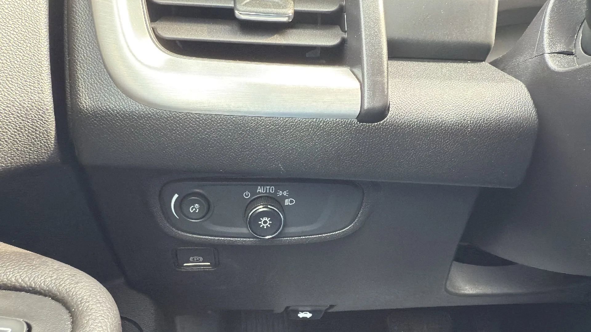 Used 2022 GMC Terrain SLE image 15