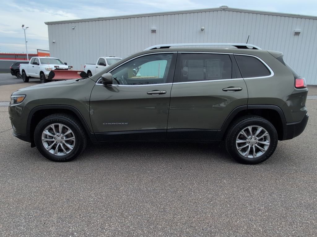 Used 2021 Jeep Cherokee Latitude Lux w/ Comfort/Convenience Group AWD/4WD image 3