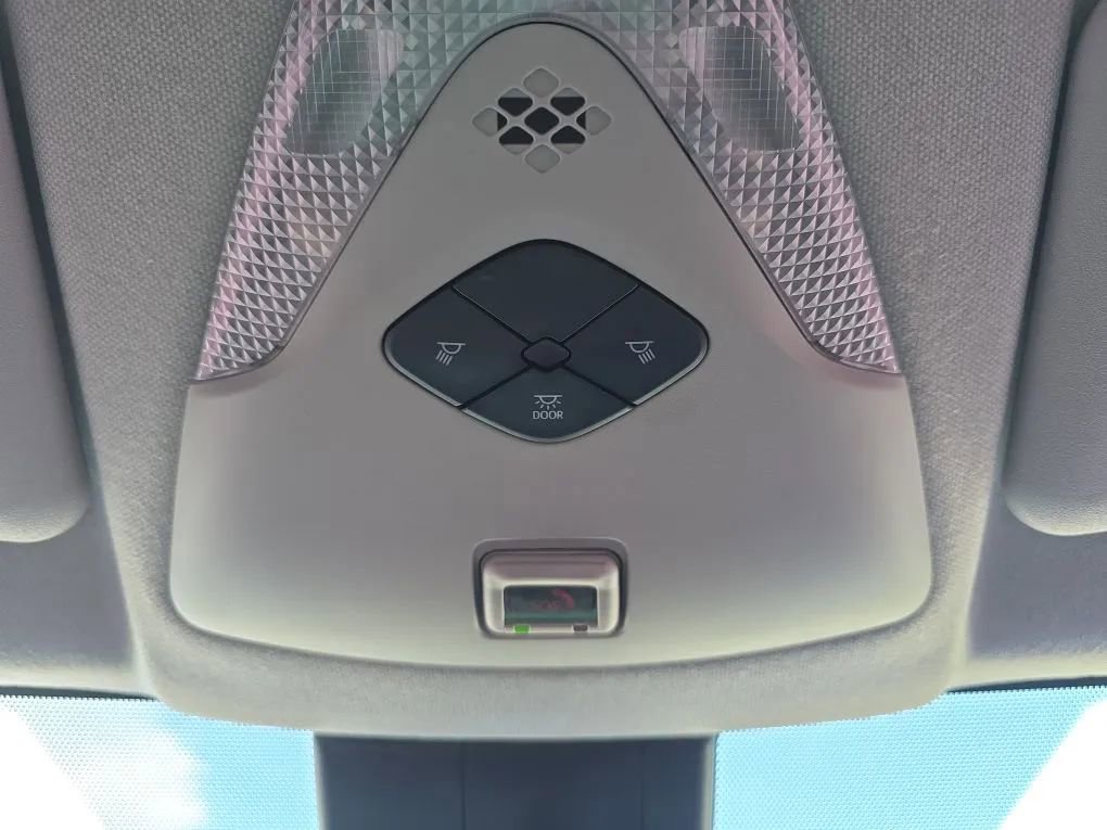 Used 2020 Toyota C-HR LE FWD image 35