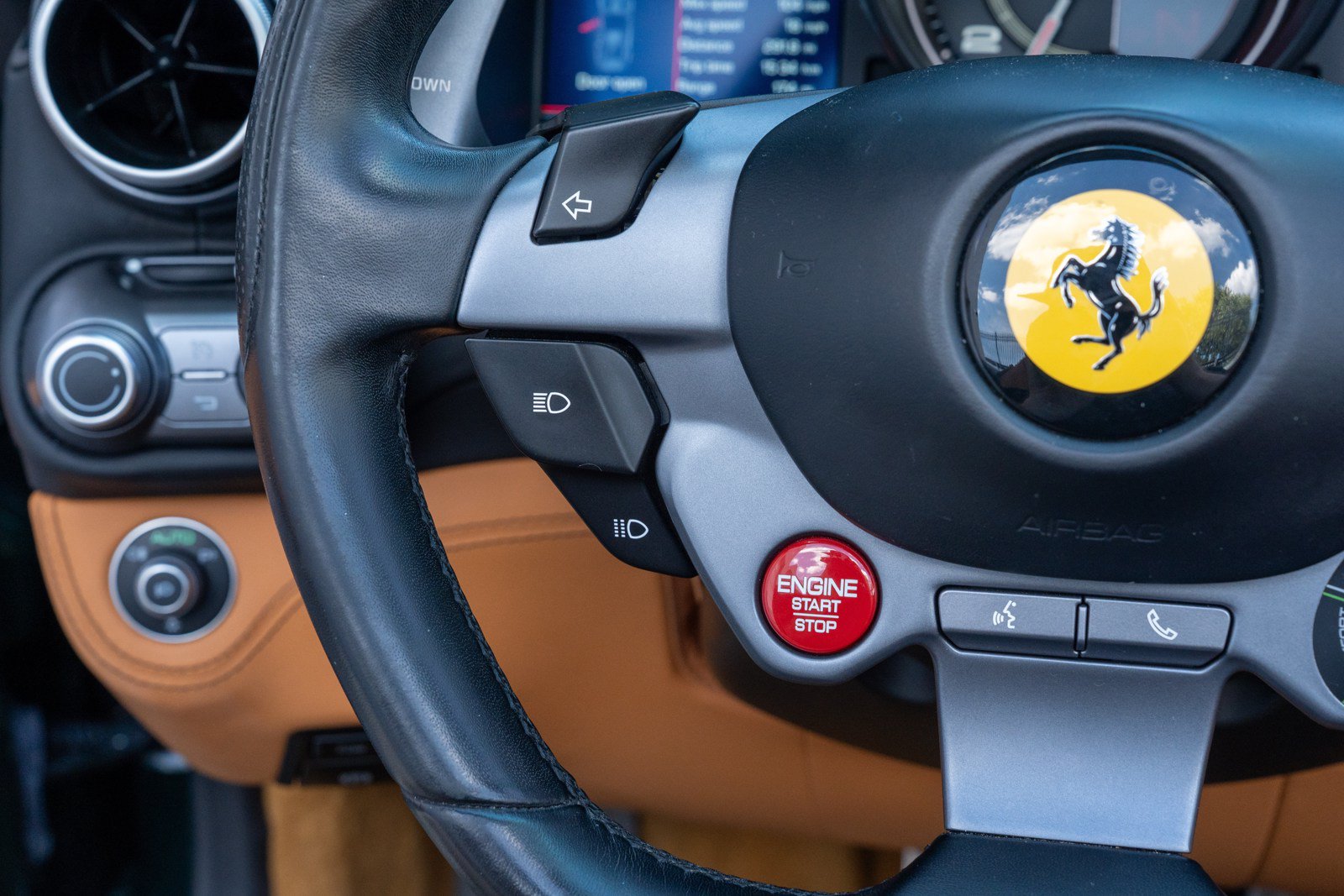Used 2019 Ferrari Portofino RWD image 36
