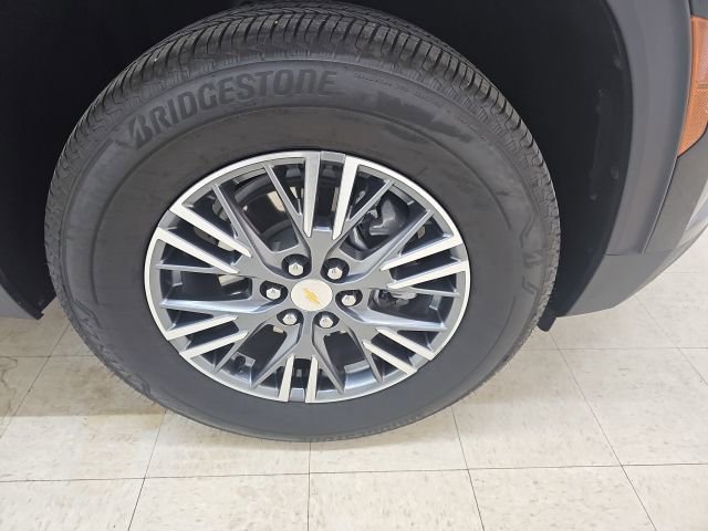 Used 2025 Chevrolet Traverse LT image 13