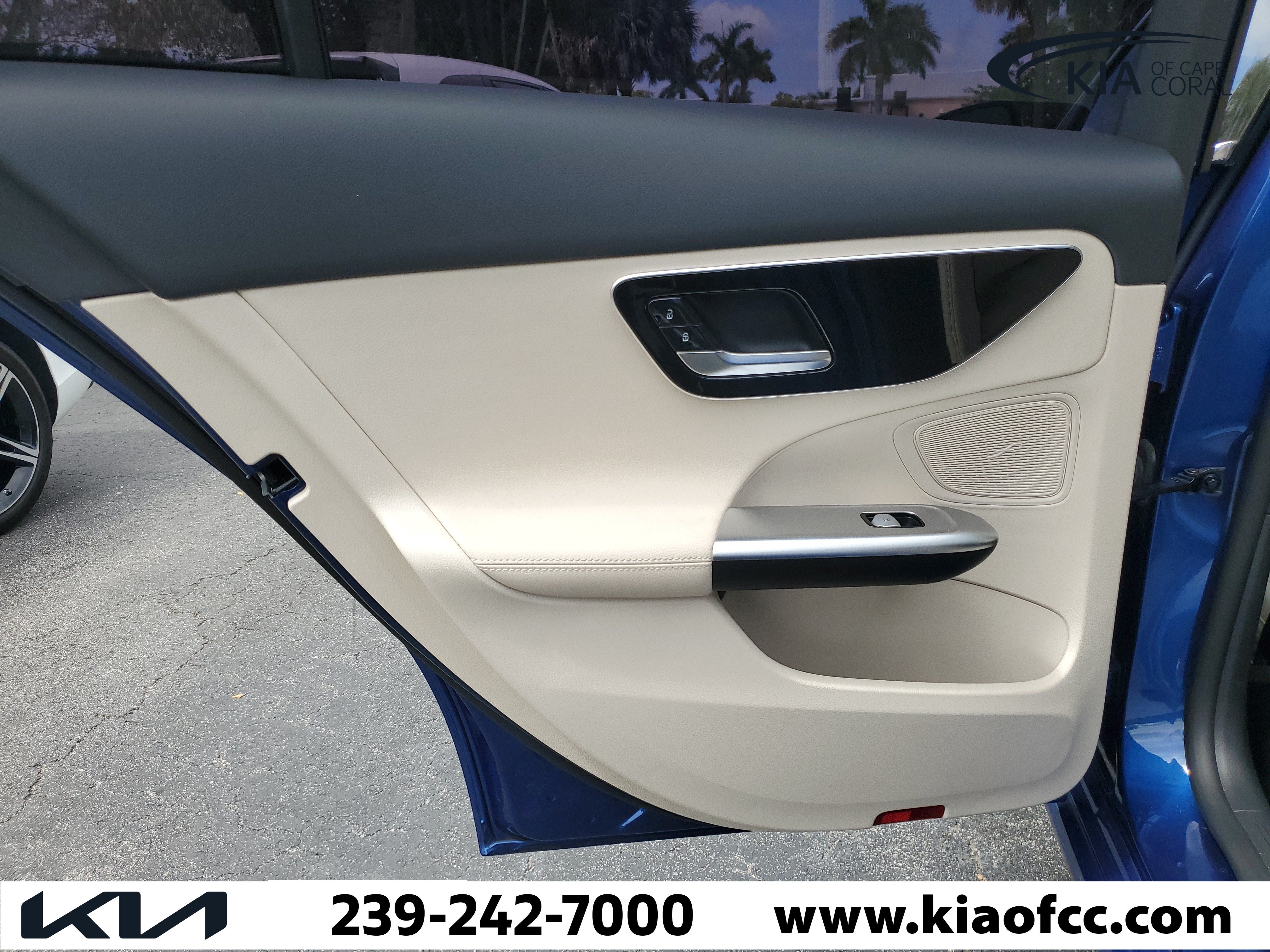 Used 2023 Mercedes-Benz C 300 Sedan image 12