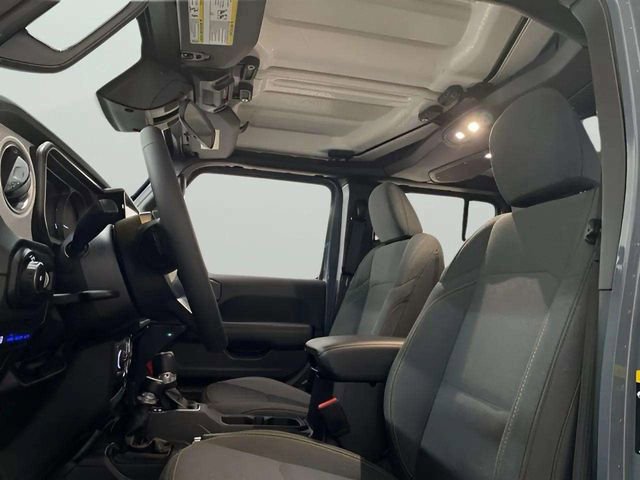 Used 2025 Jeep Wrangler Unlimited Sahara w/ Safety Group AWD/4WD image 35