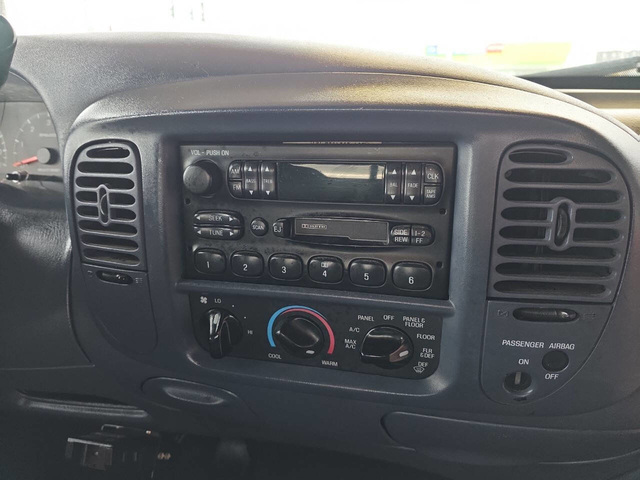 Used 1999 Ford F150 XLT image 17