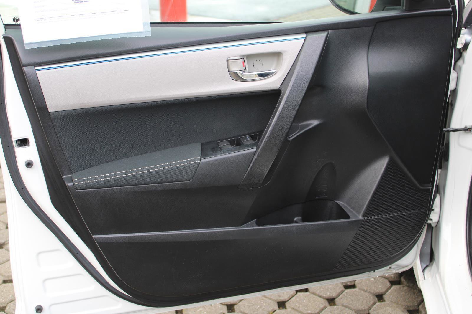 Used 2014 Toyota Corolla LE image 39