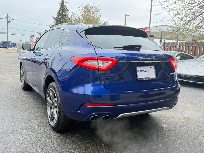 Used 2017 Maserati Levante w/ Luxury Package image 7