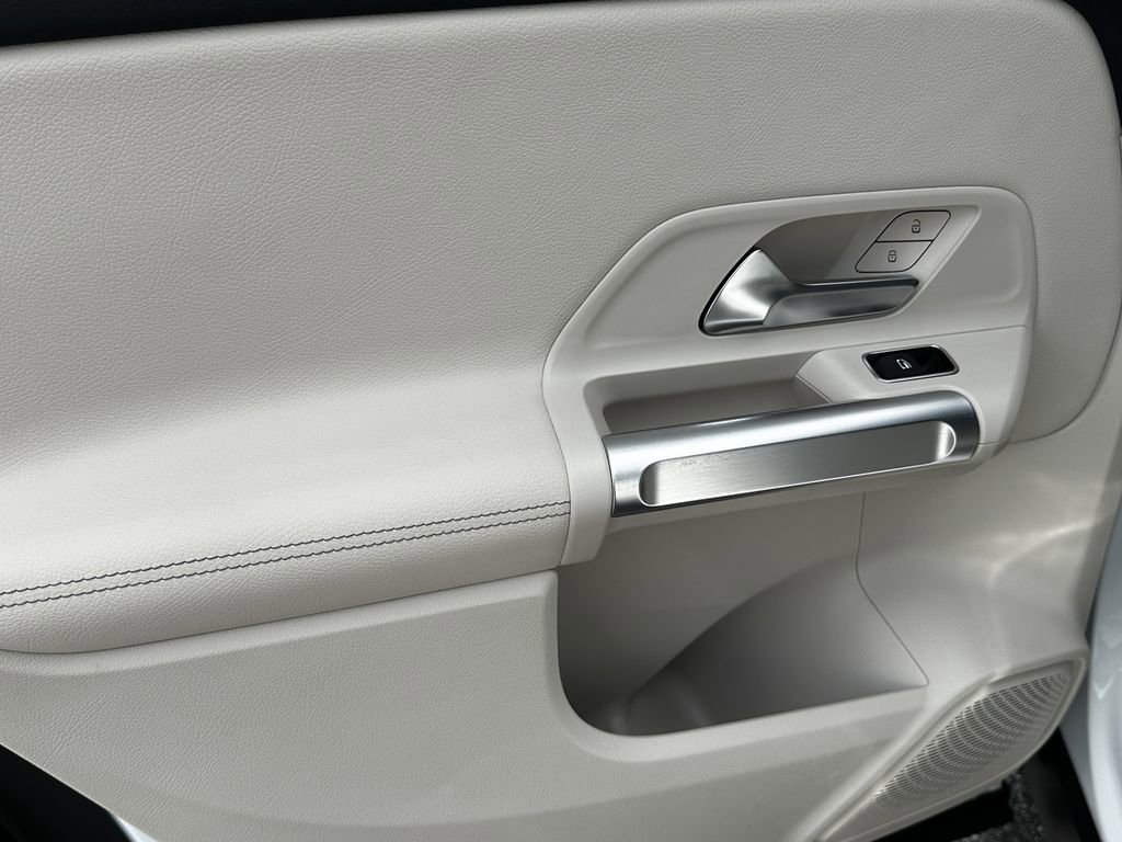 Certified 2025 Mercedes-Benz GLB 250 4MATIC image 24