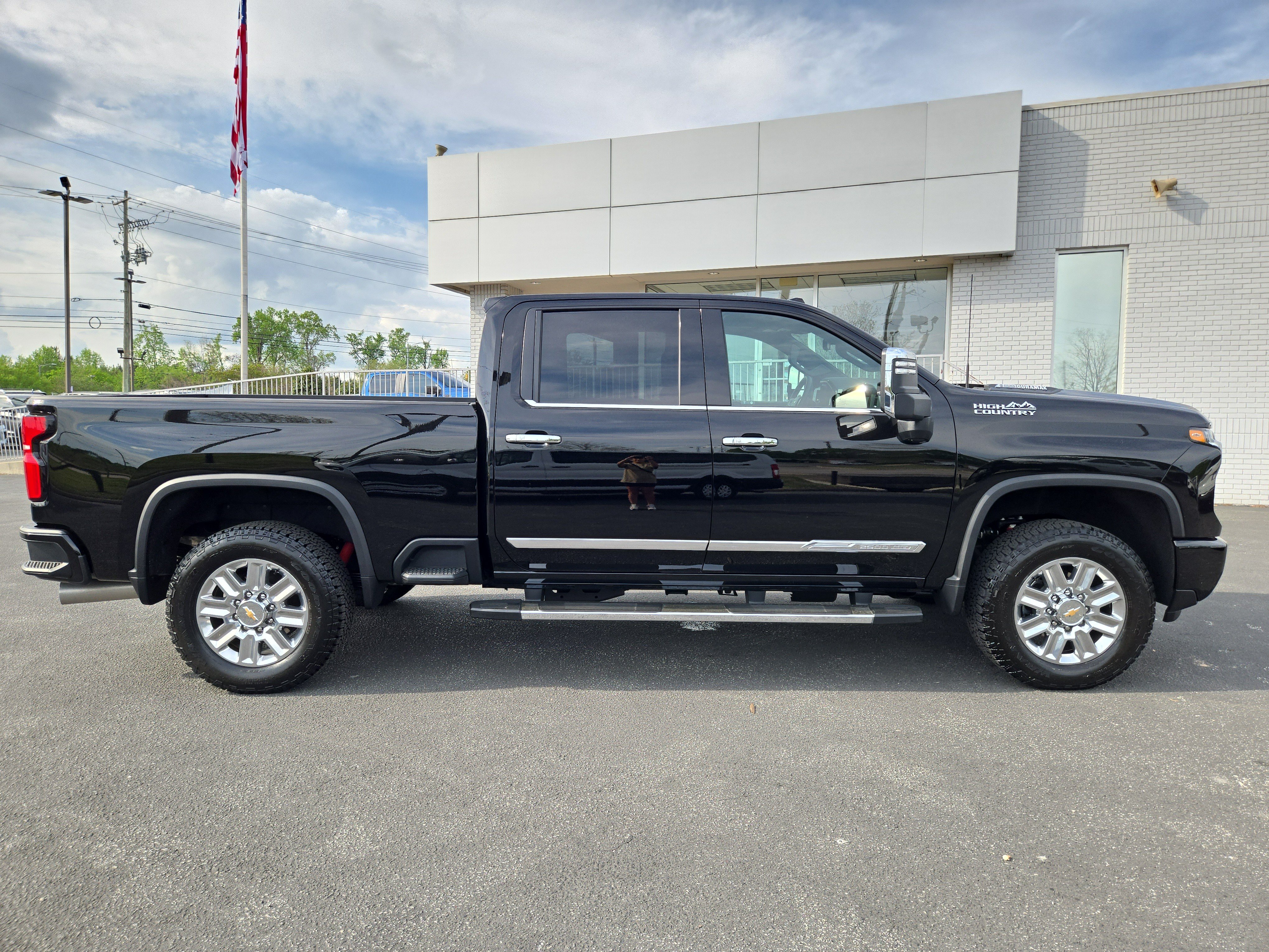 Used 2025 Chevrolet Silverado 2500 High Country w/ Technology Package AWD/4WD image 7