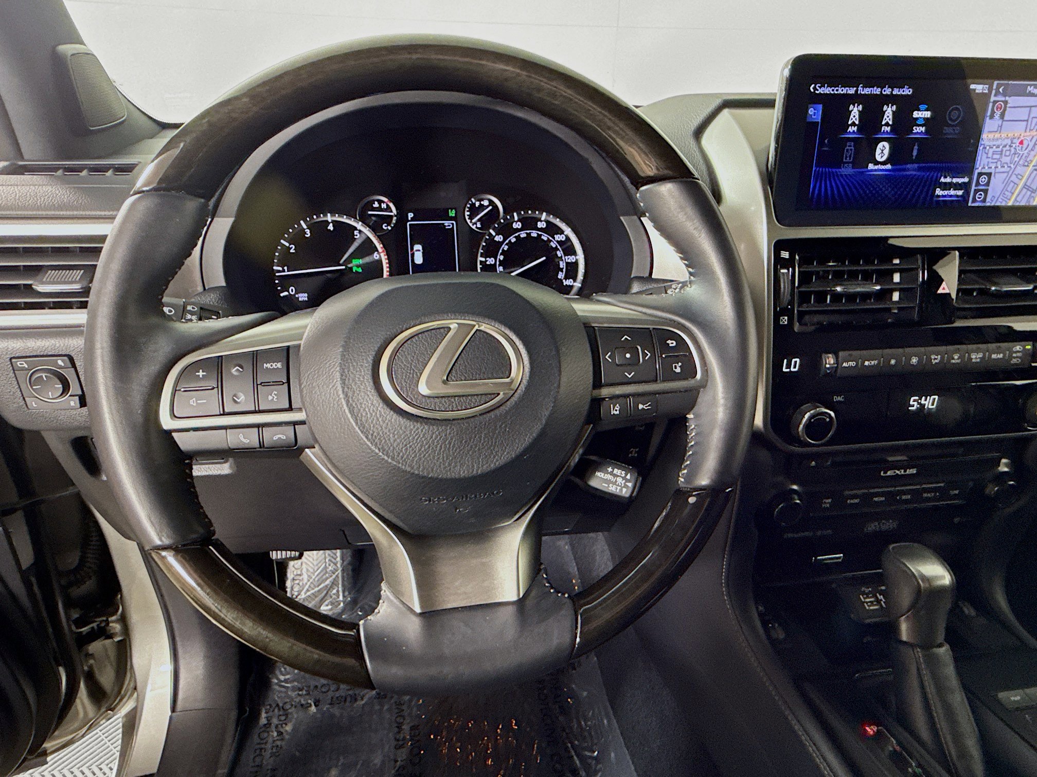 Used 2023 Lexus GX 460 Premium w/ Accessory Package AWD/4WD image 12