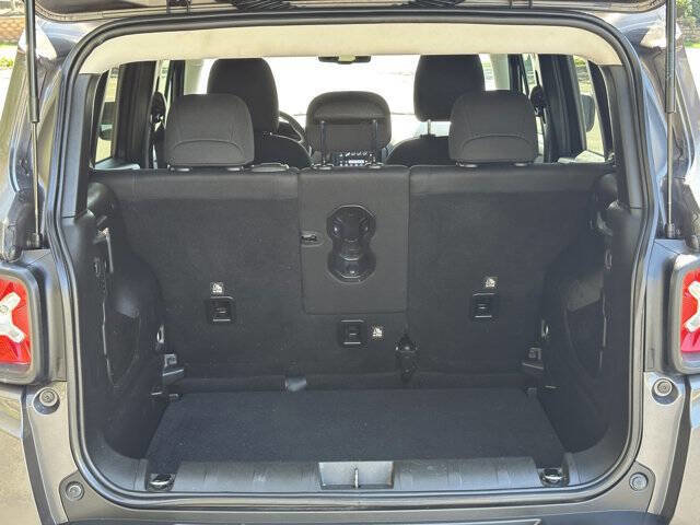 Used 2020 Jeep Renegade Latitude w/ Popular Equipment Group FWD image 23