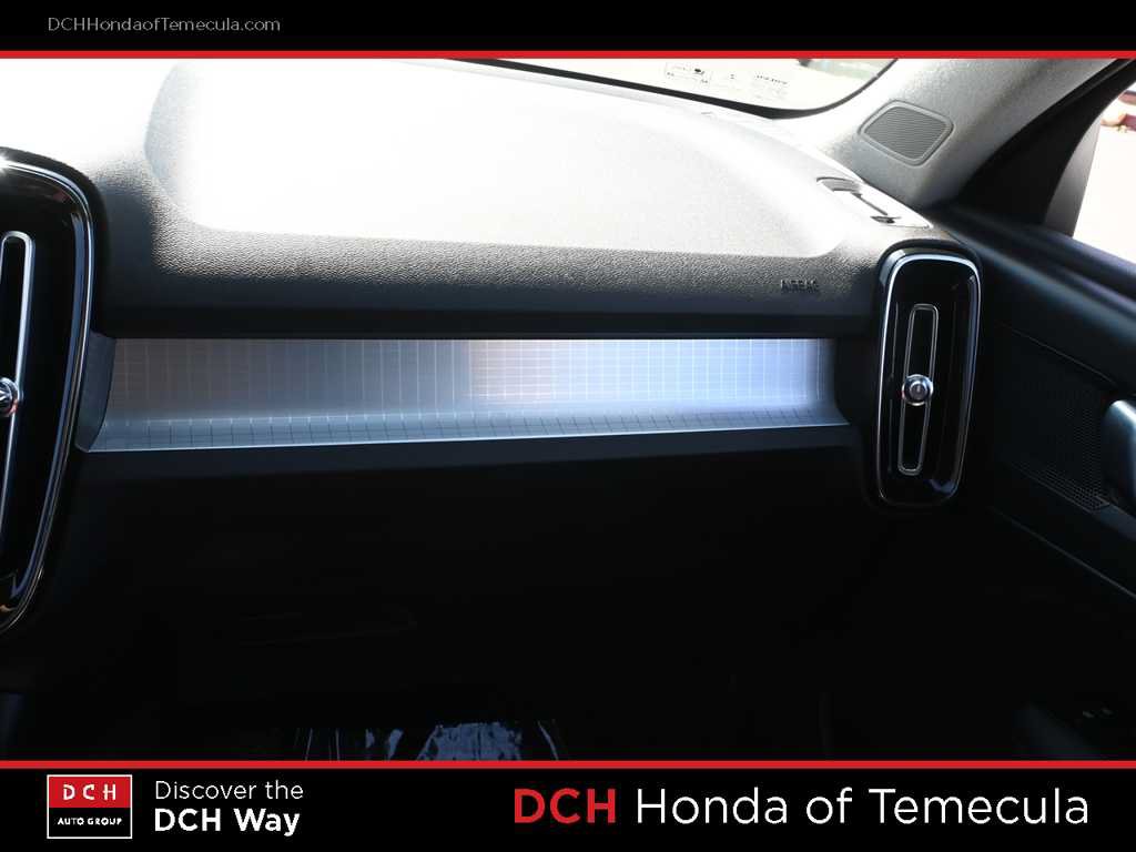 Used 2021 Volvo XC40 T4 Momentum FWD image 14
