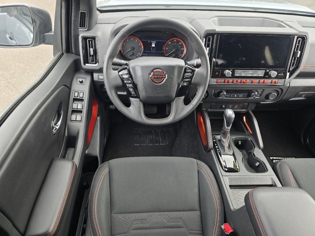 Used 2025 Nissan Frontier PRO-4X image 18
