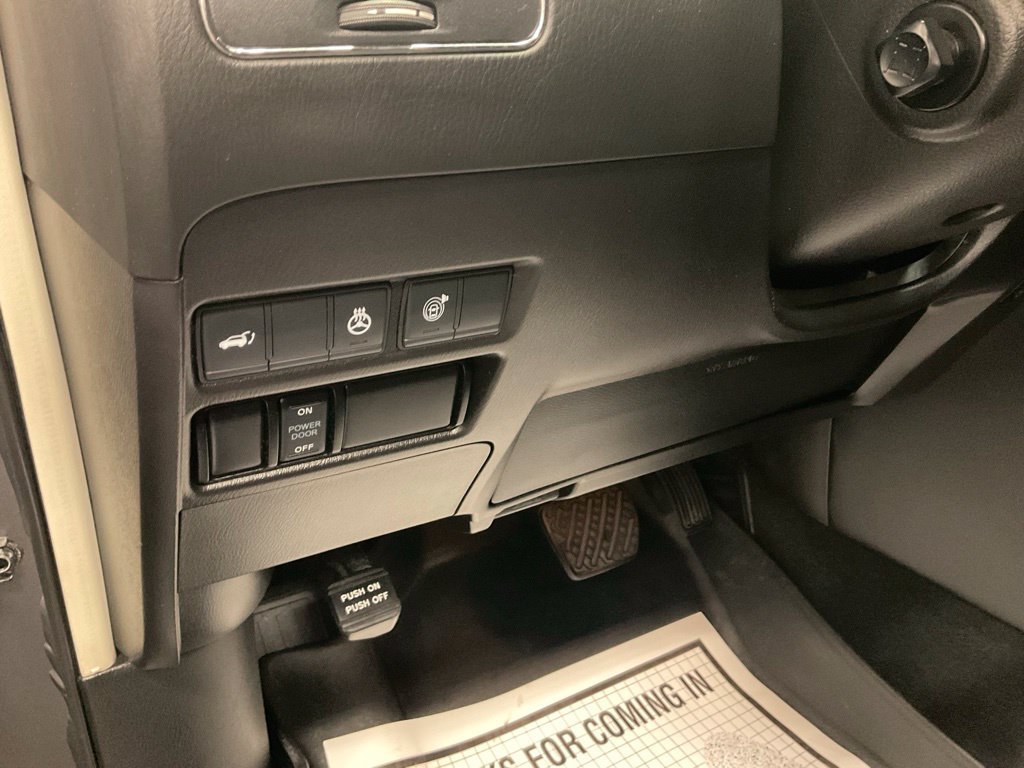 Used 2021 Nissan Armada Platinum w/ Captain's Chairs Package RWD image 17