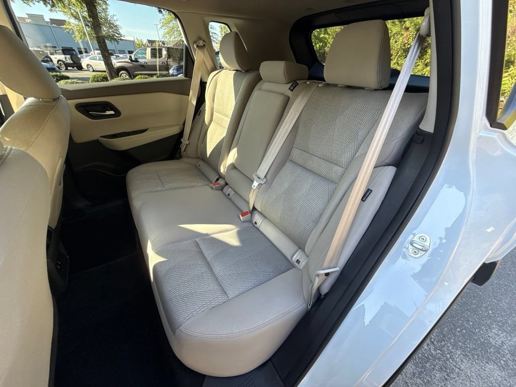Certified 2025 Nissan Rogue SV FWD image 32