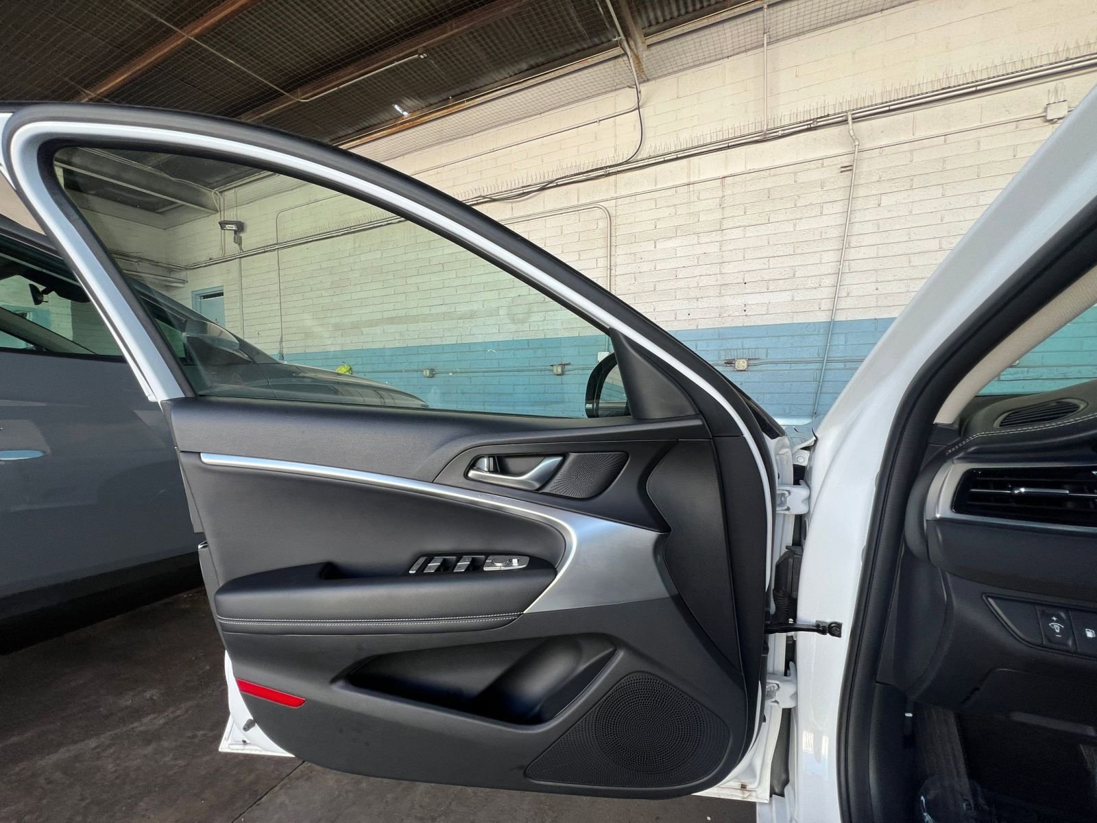 Used 2025 Genesis G70 2.5T image 20