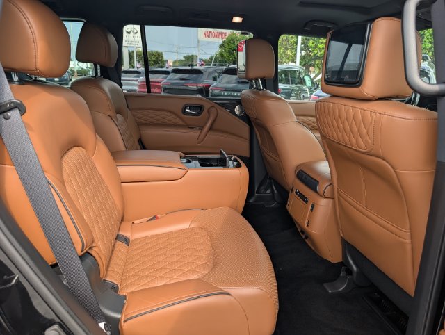 Used 2023 INFINITI QX80 Sensory w/ Cargo Package AWD/4WD image 11