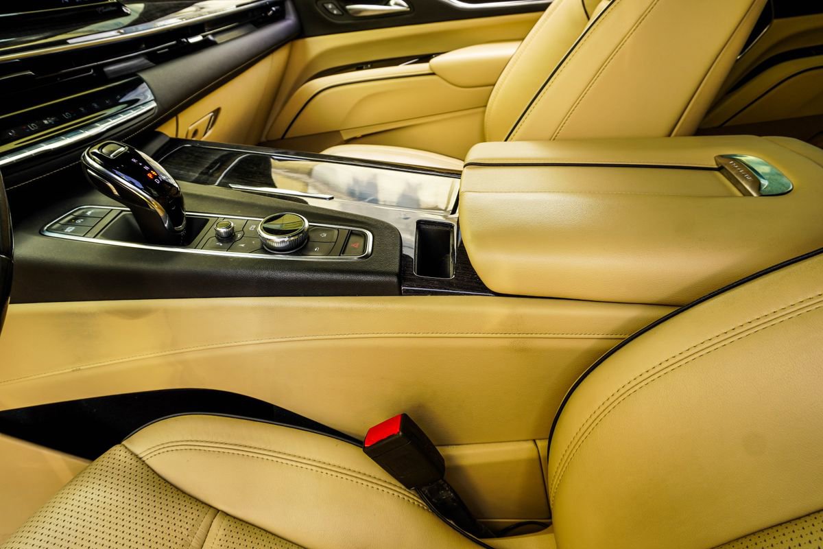 Used 2022 Cadillac Escalade Premium Luxury image 19