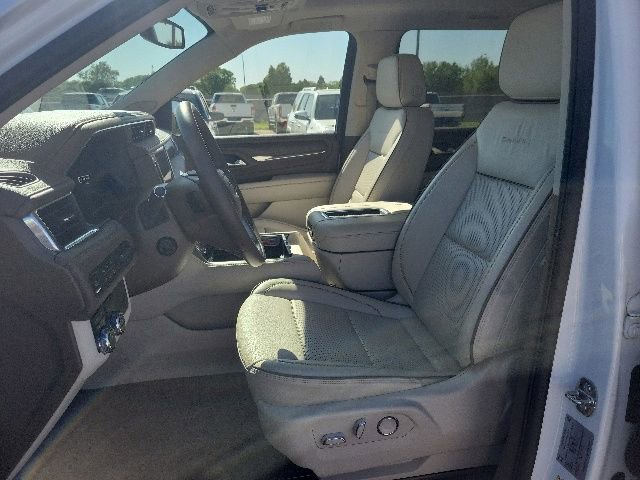 Used 2024 GMC Yukon XL Denali AWD/4WD image 20