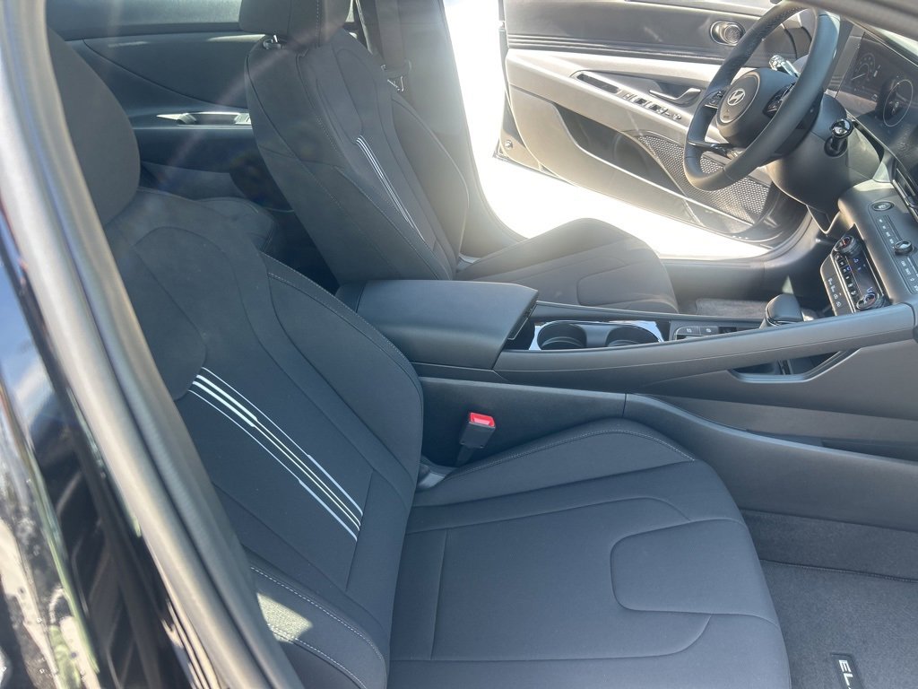 New 2025 Hyundai Elantra SEL image 28