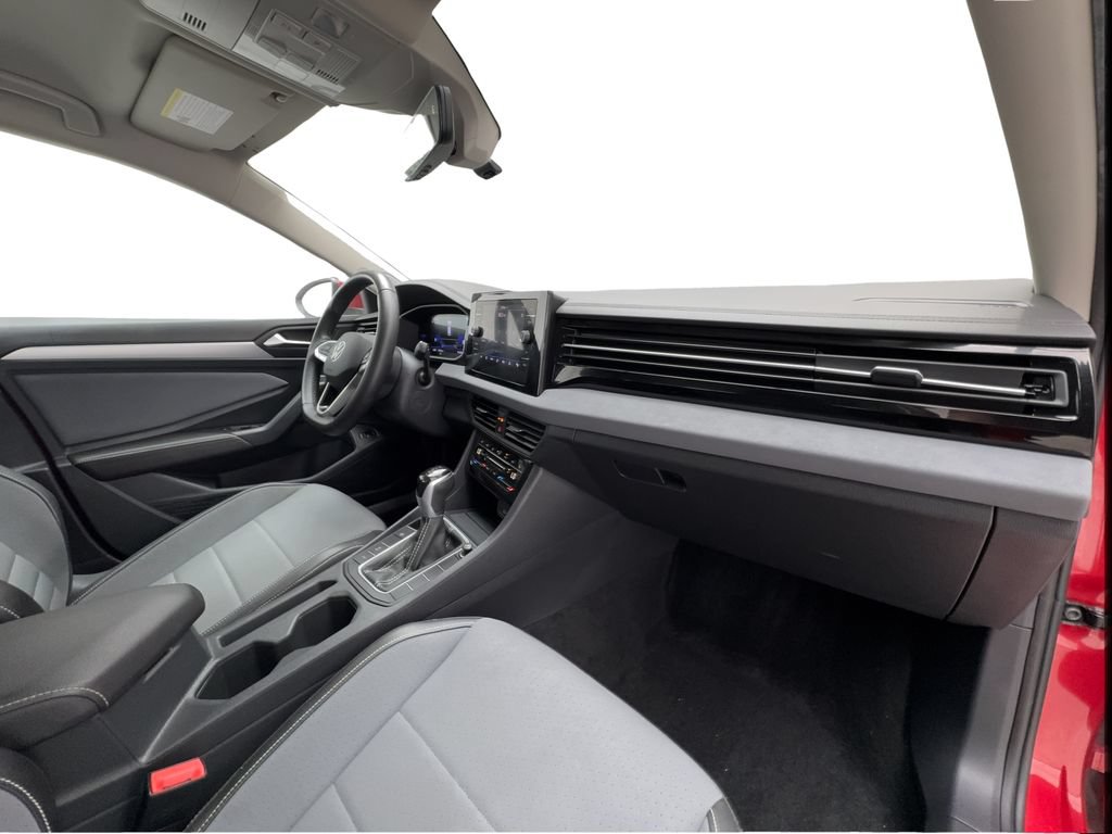 Used 2025 Volkswagen Jetta SE FWD image 28