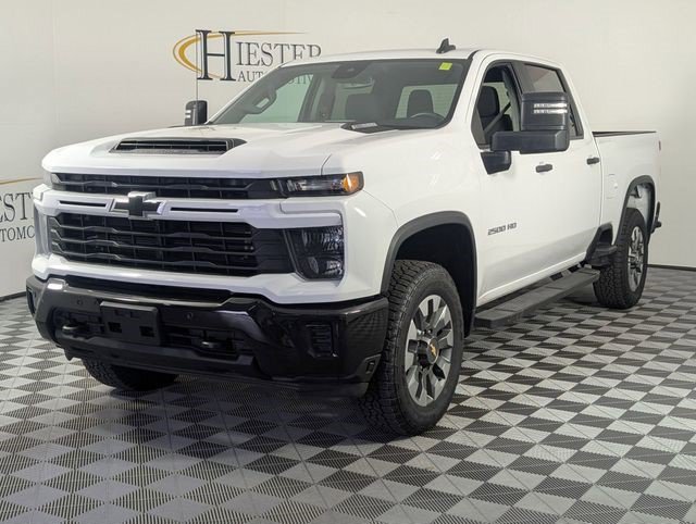 Used 2025 Chevrolet Silverado 2500 Custom w/ Custom Value Package RWD image 4