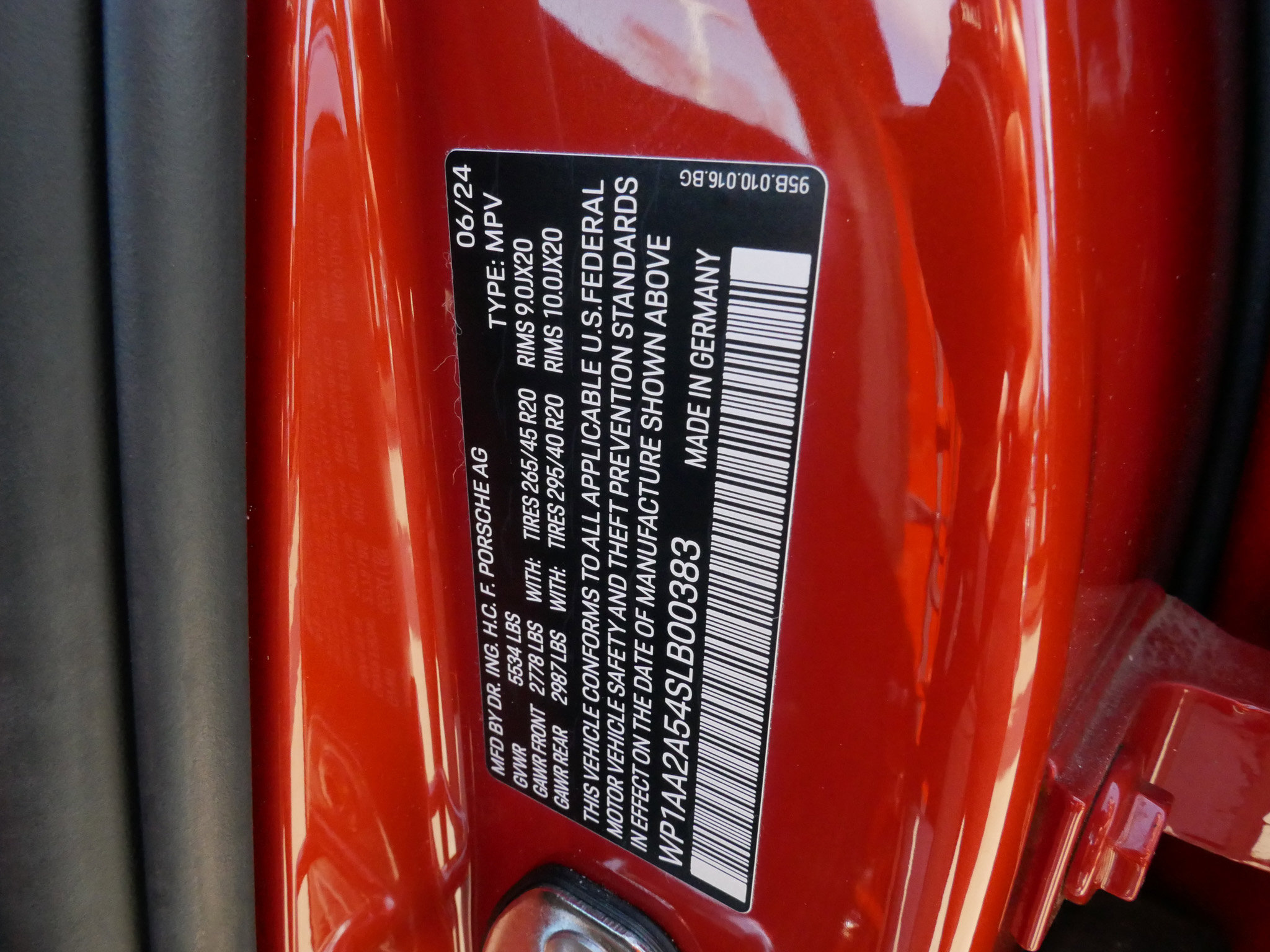 Used 2025 Porsche Macan AWD/4WD image 35