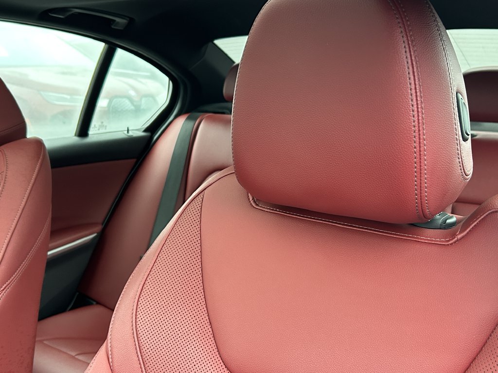 Used 2022 BMW 330i Sedan w/ M Sport Package RWD image 14