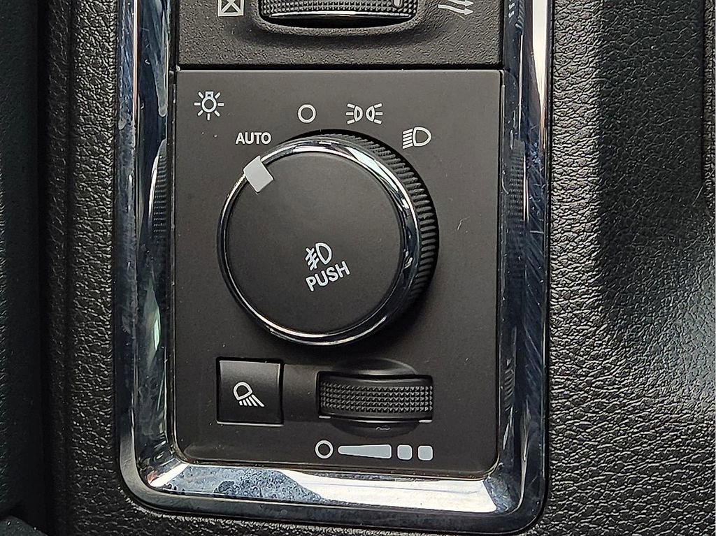 Used 2015 RAM 1500 Laramie w/ Convenience Group image 17