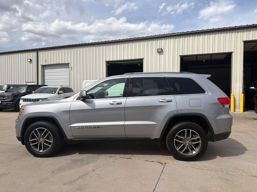 Used 2018 Jeep Grand Cherokee Laredo AWD/4WD image 8