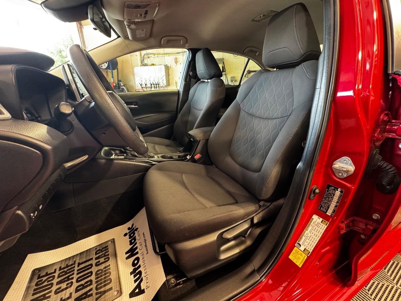 Used 2021 Toyota Corolla LE image 14