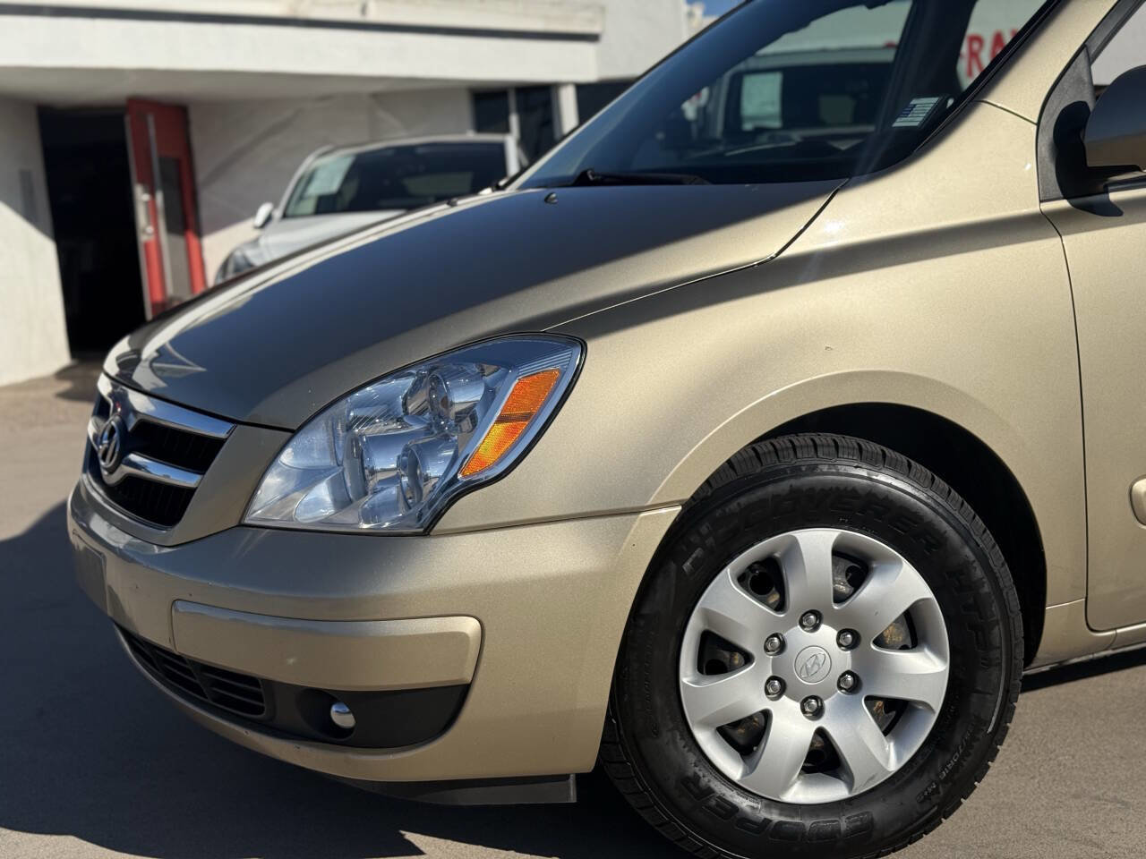 Used 2007 Hyundai Entourage Limited image 13