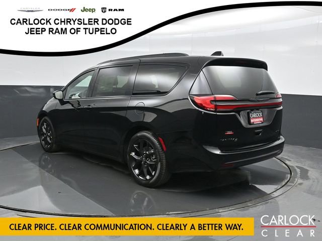 New 2026 Chrysler Pacifica Limited w/ Uconnect Theater Family Group image 8