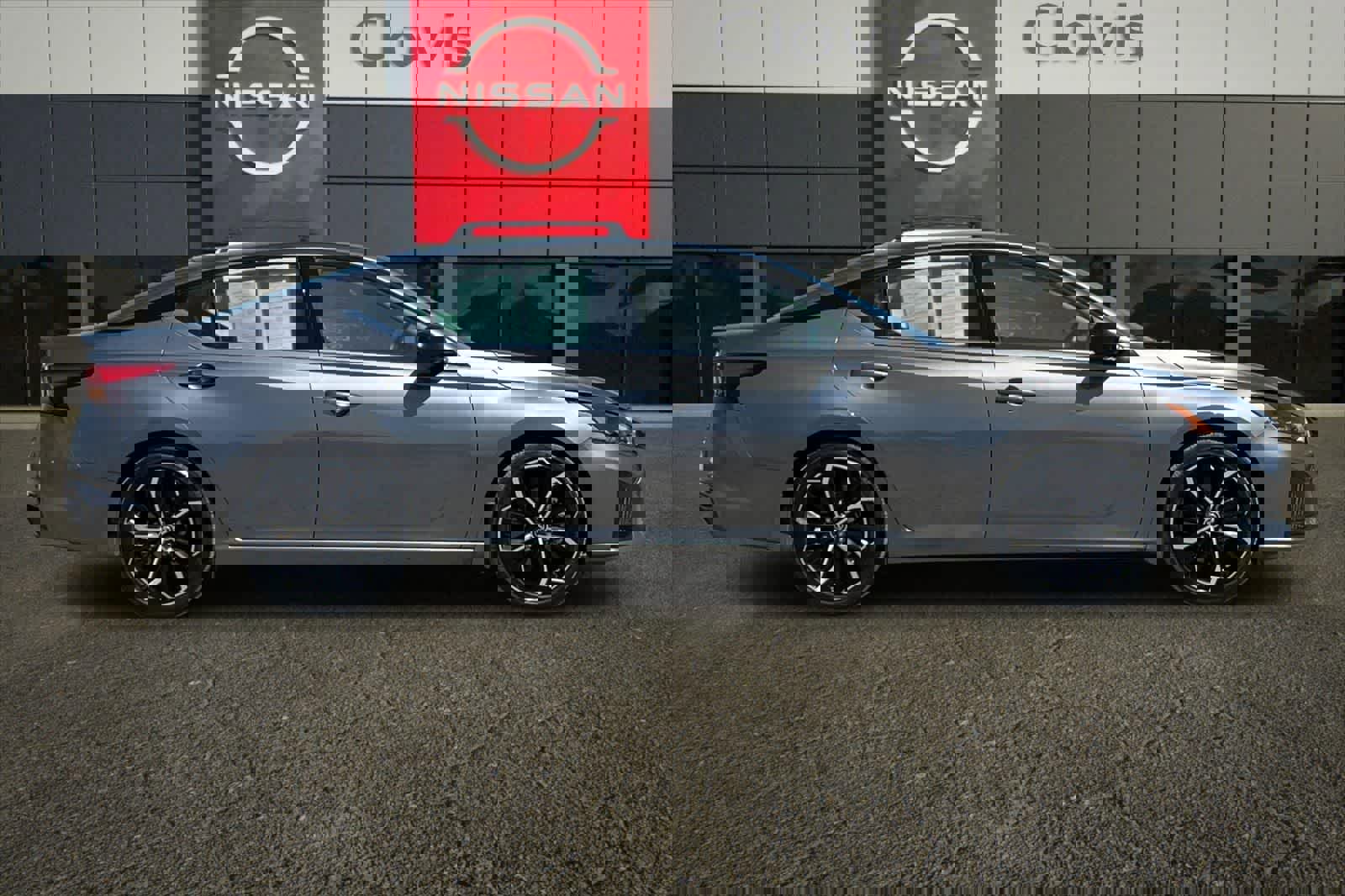 Used 2023 Nissan Altima 2.5 SR w/ SR Premium Package FWD image 9