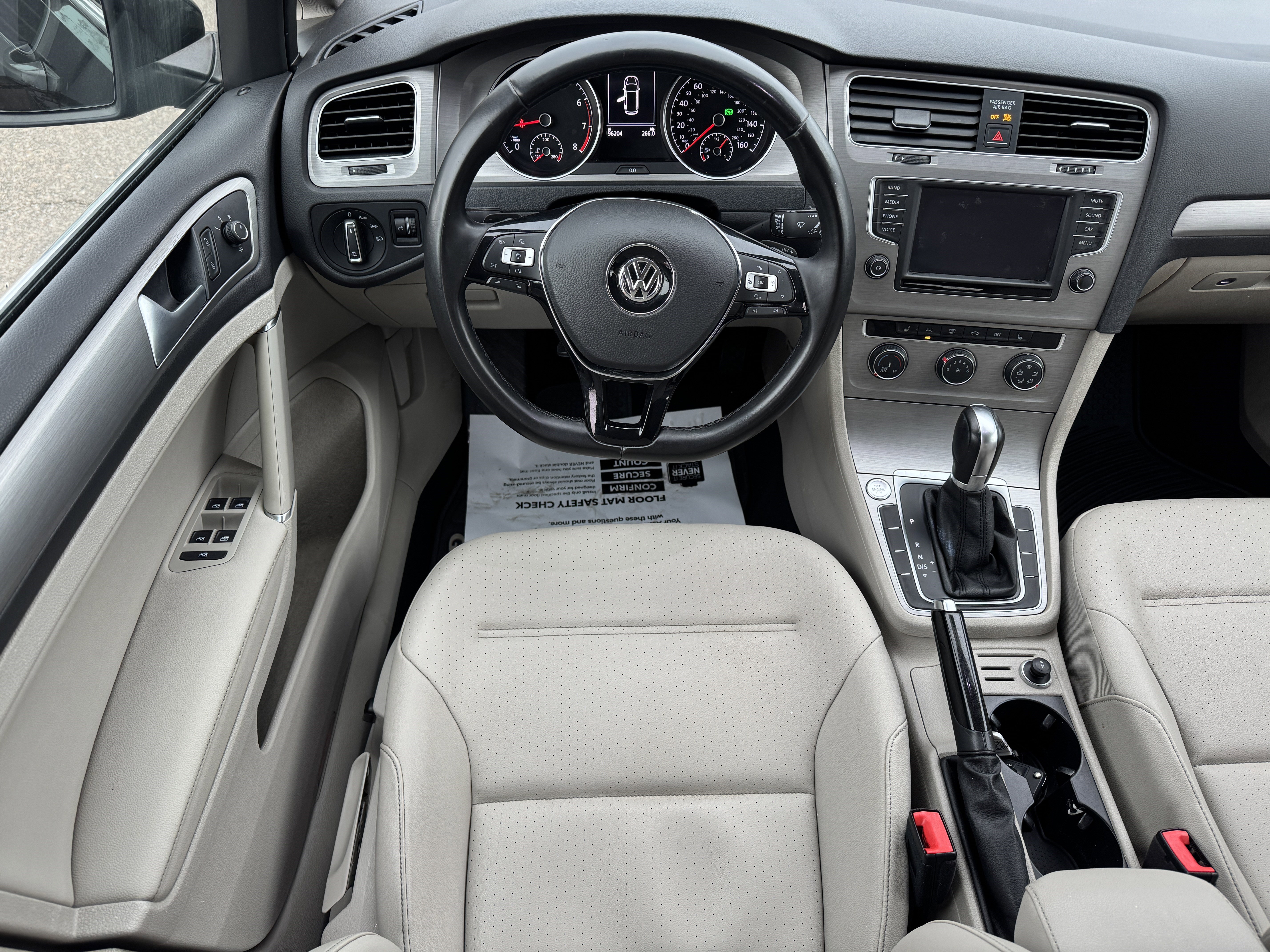 Used 2016 Volkswagen Golf Limited Edition image 17