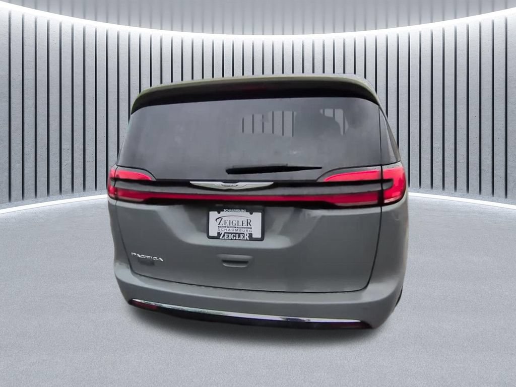 Used 2023 Chrysler Pacifica Touring-L FWD image 8
