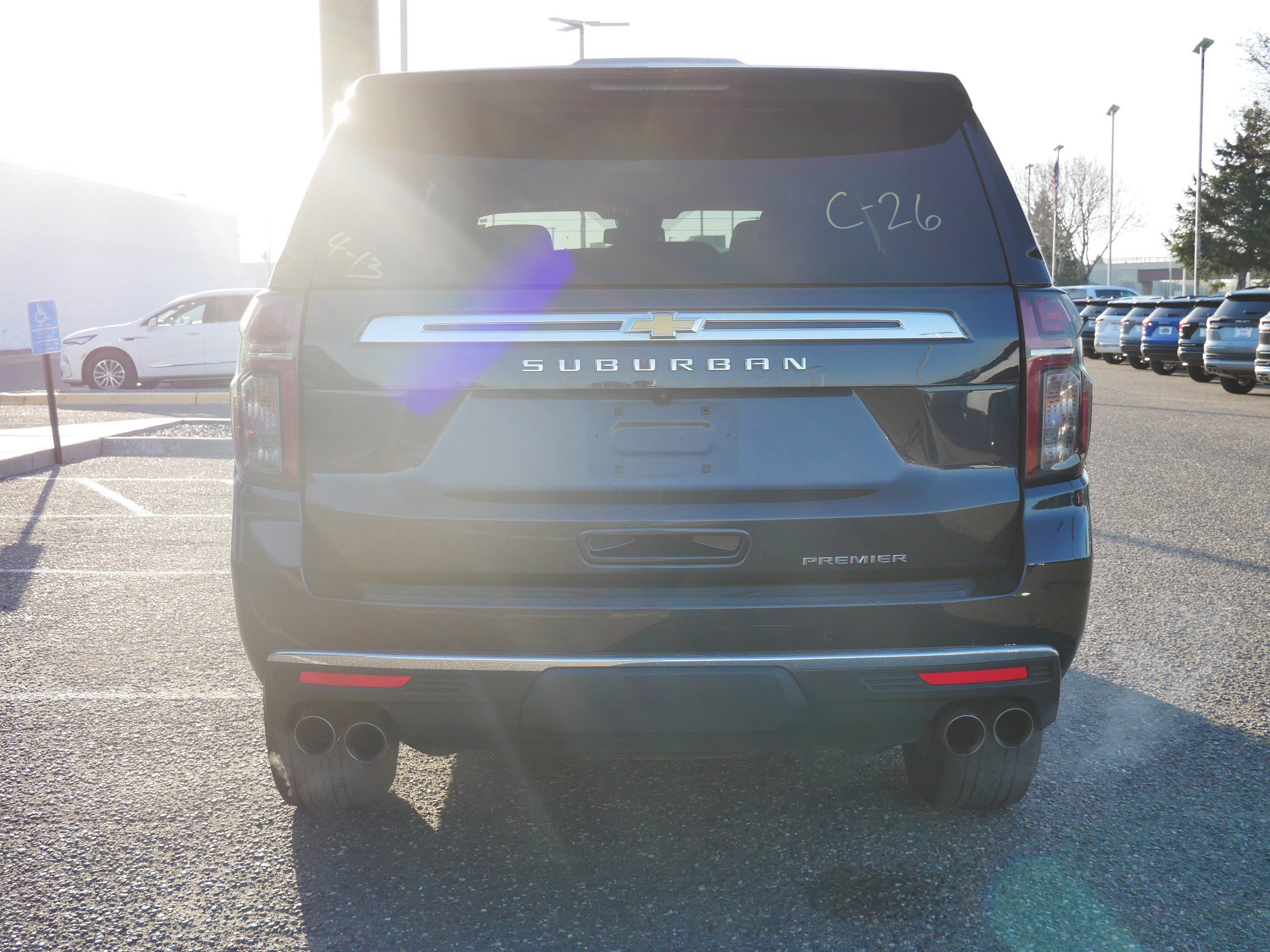 Used 2023 Chevrolet Suburban Premier image 4