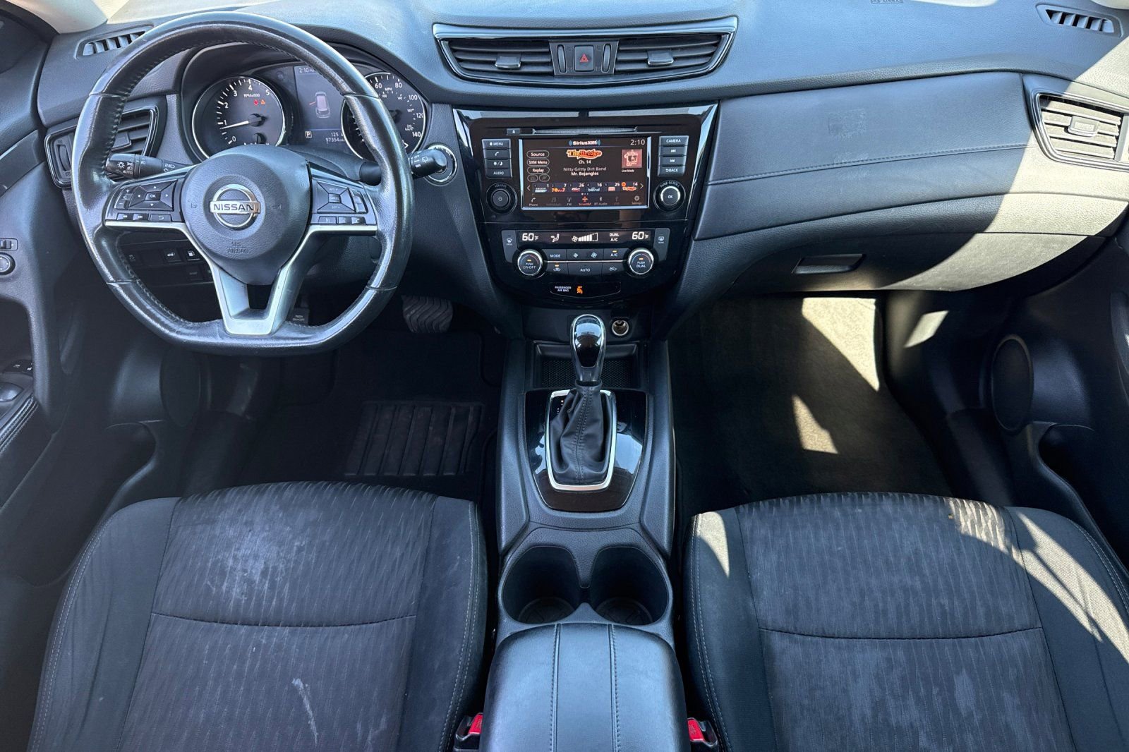 Used 2018 Nissan Rogue SV image 10