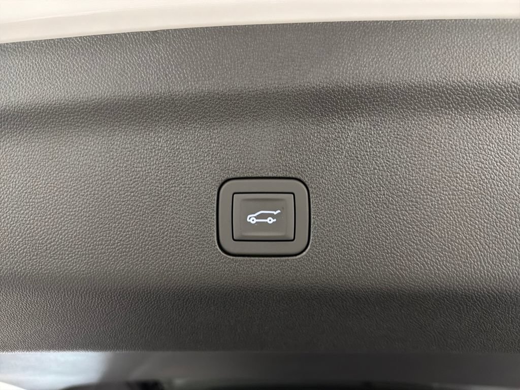New 2026 GMC Yukon Denali w/ LPO, Floor Liner Package RWD image 9