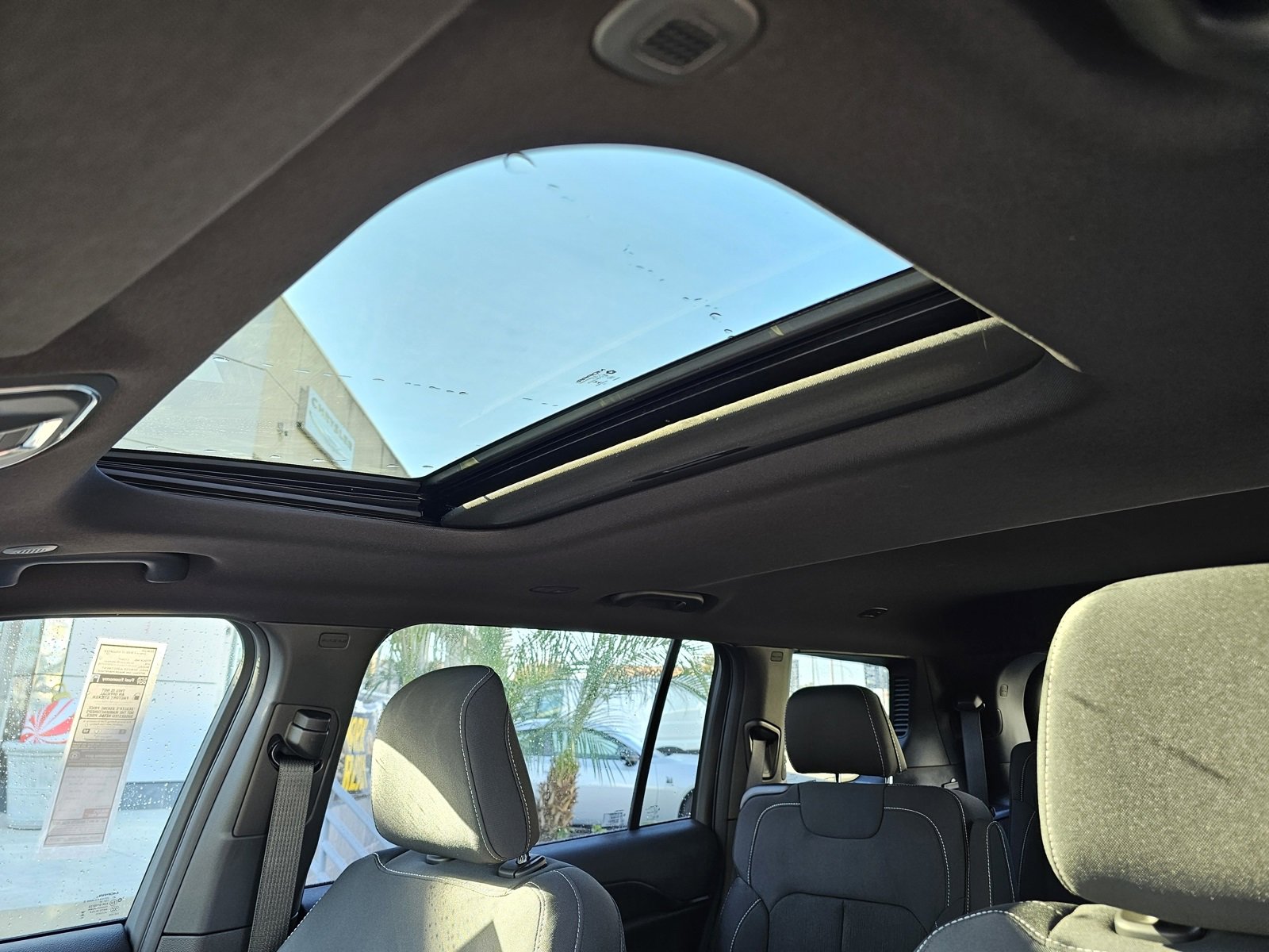 New 2025 Jeep Grand Cherokee L Laredo image 24