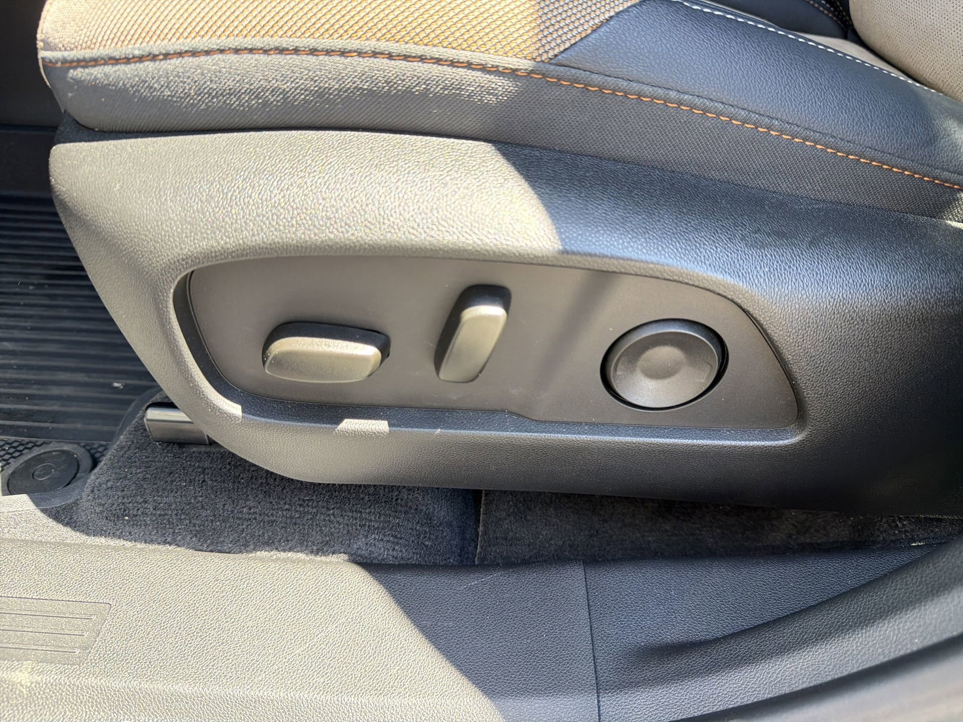 Used 2025 Chevrolet Equinox ACTIV w/ Safety and Technology Package image 22