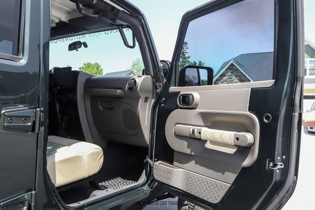 Used 2010 Jeep Wrangler Unlimited Rubicon w/ Dual Top Group AWD/4WD image 45