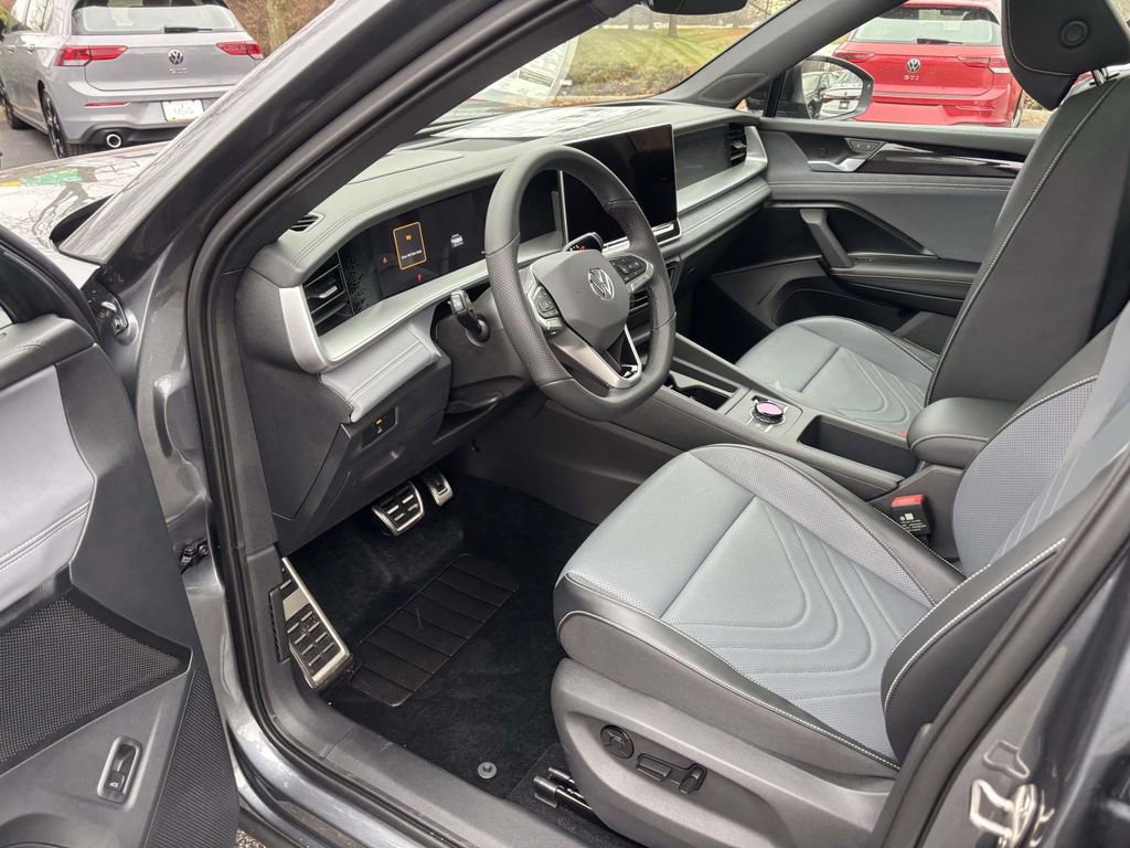 New 2026 Volkswagen Tiguan SE R-Line image 25