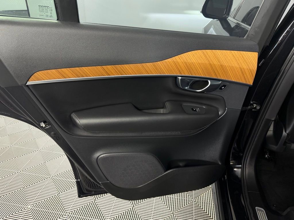 Used 2025 Volvo XC90 B6 Plus image 26