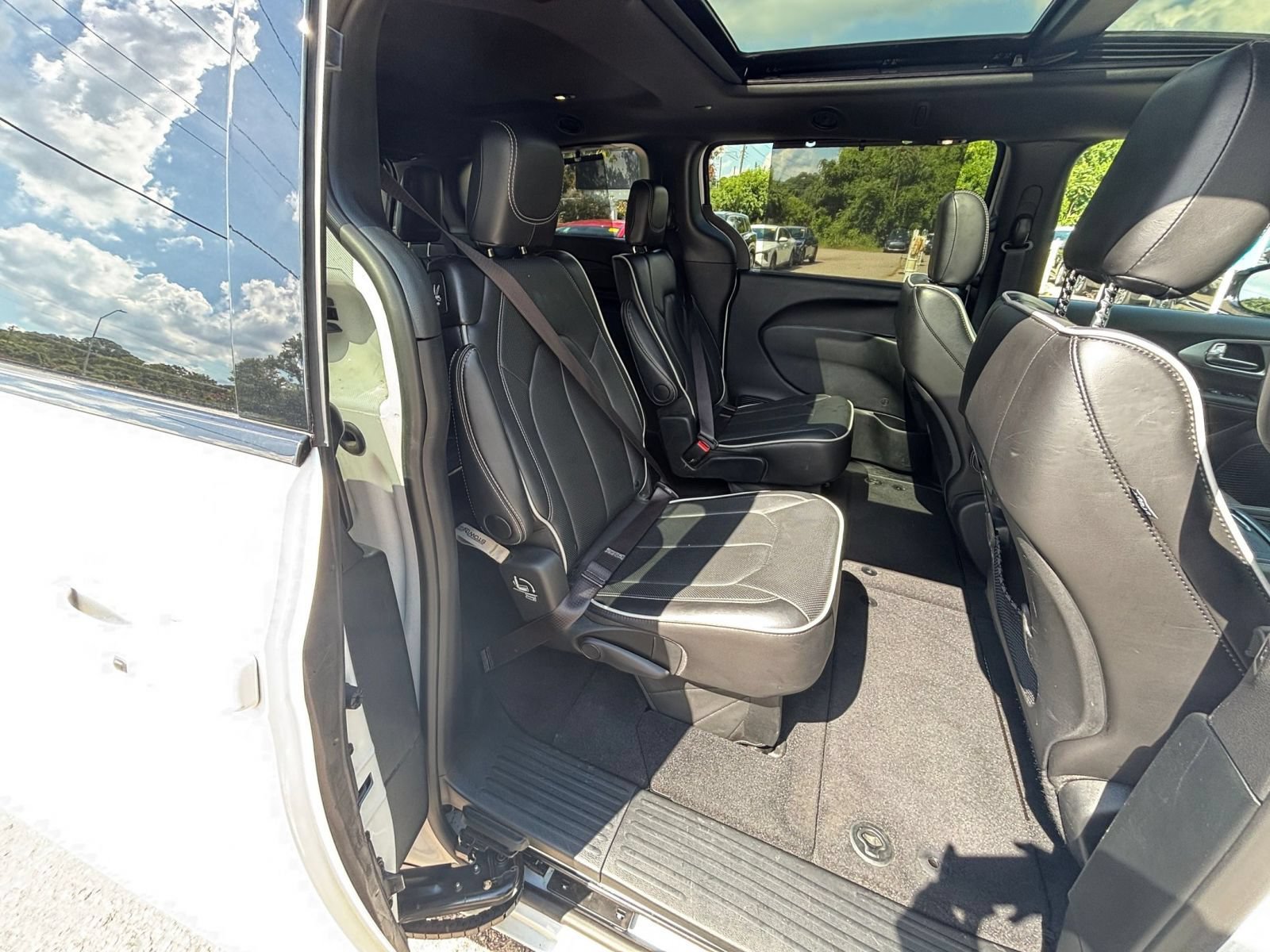 Used 2025 Chrysler Pacifica Limited FWD image 43