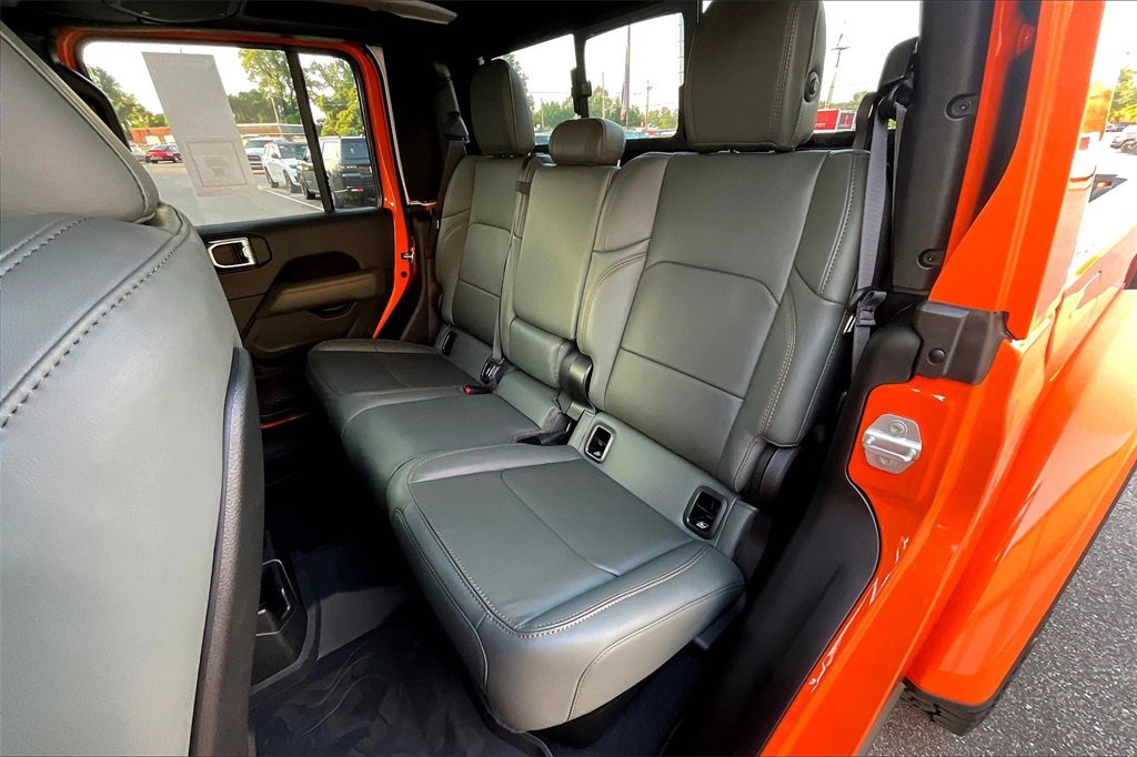 New 2025 Jeep Gladiator Mojave image 10