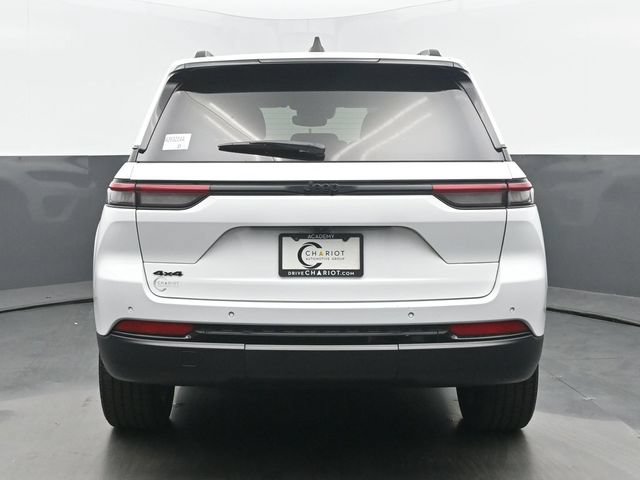 Used 2023 Jeep Grand Cherokee Altitude AWD/4WD image 5